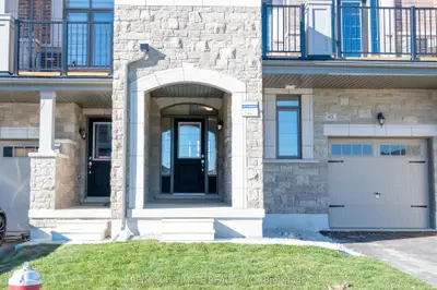 Att/Row/Townhouse in Brampton