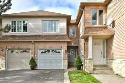 Condo Townhouse in Mississauga
