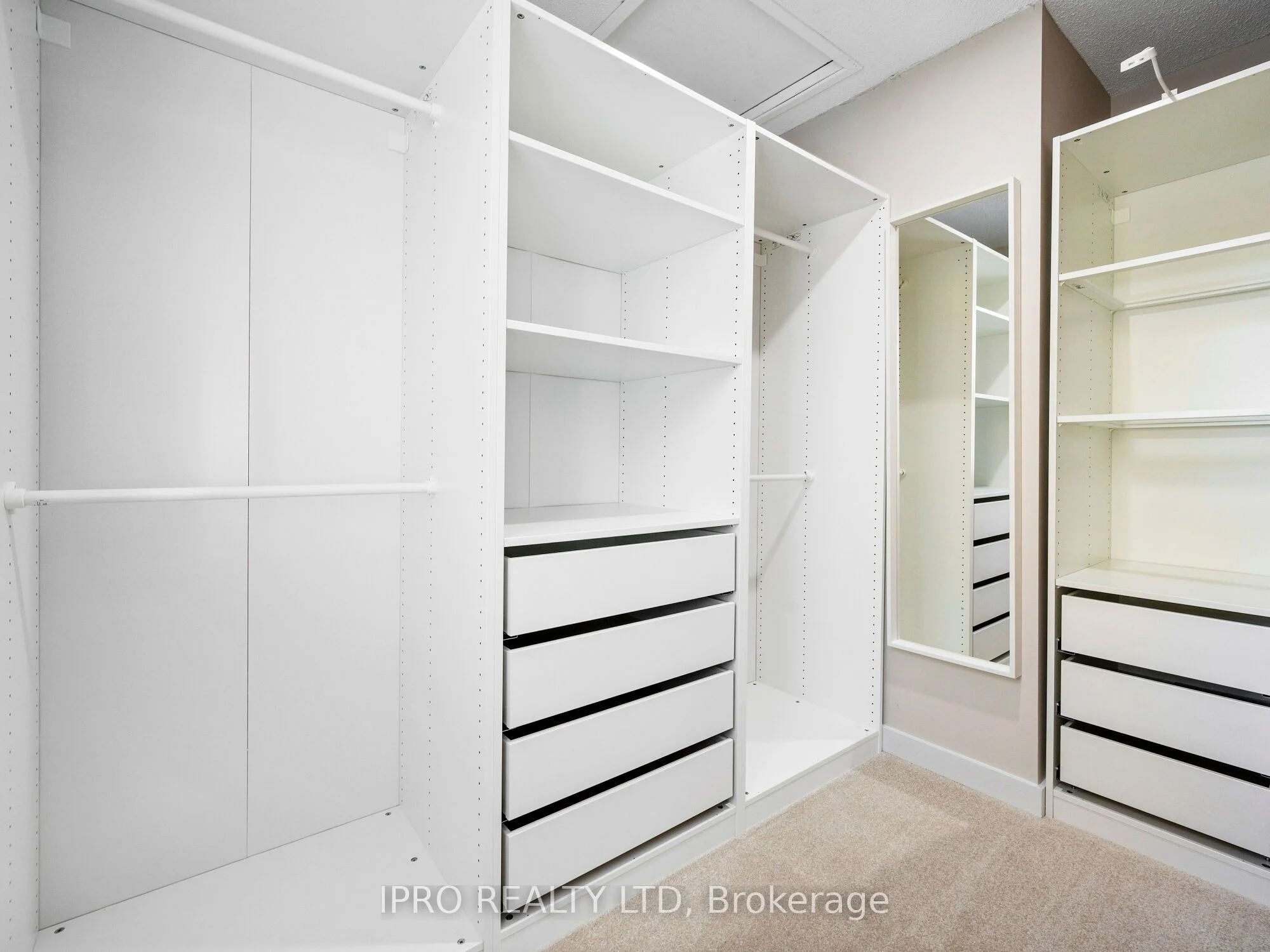 1050 Shawnmarr Road 109, Mississauga, ON L5H 3V1