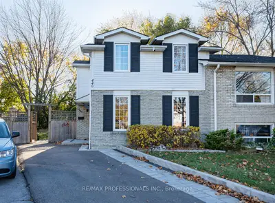 Semi-Detached in Mississauga