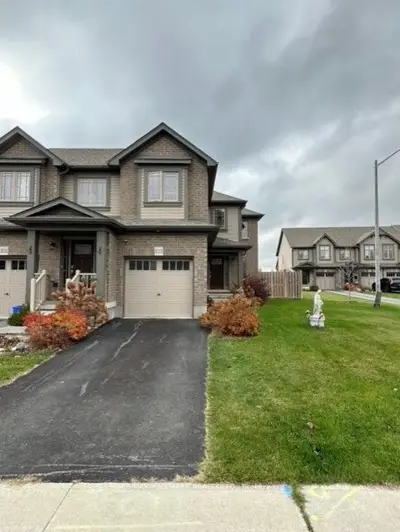Att/Row/Townhouse in Orangeville