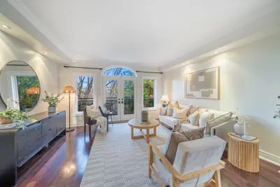 Att/Row/Townhouse in Toronto