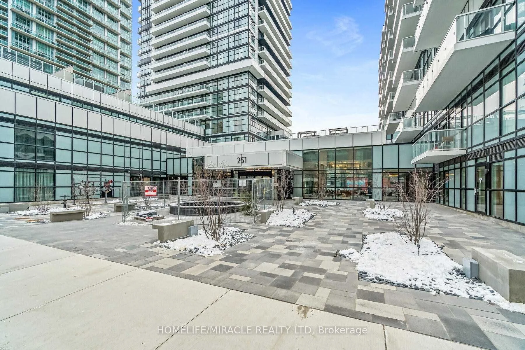 251 Manitoba Street 425, Toronto W06, On M8y 4g9