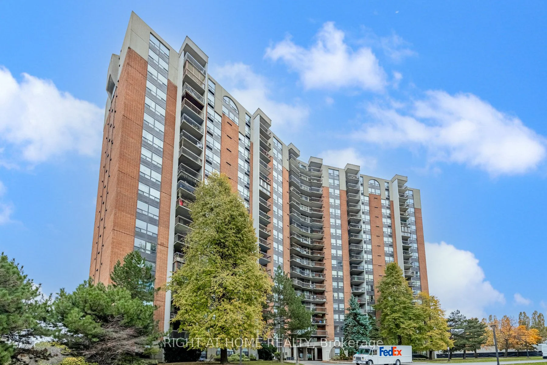 50 Mississauga Valley Boulevard 314, Mississauga, ON L5A 3S2