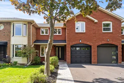 Att/Row/Townhouse in Burlington