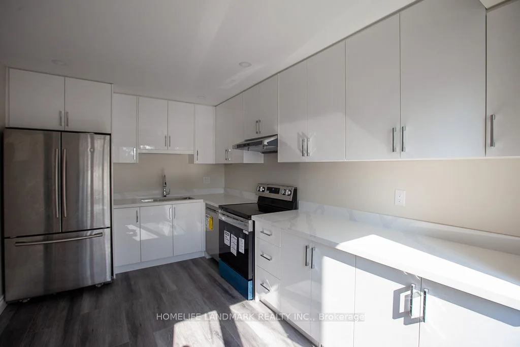 2079 The College Way 1, Mississauga, ON L5L 3M1
