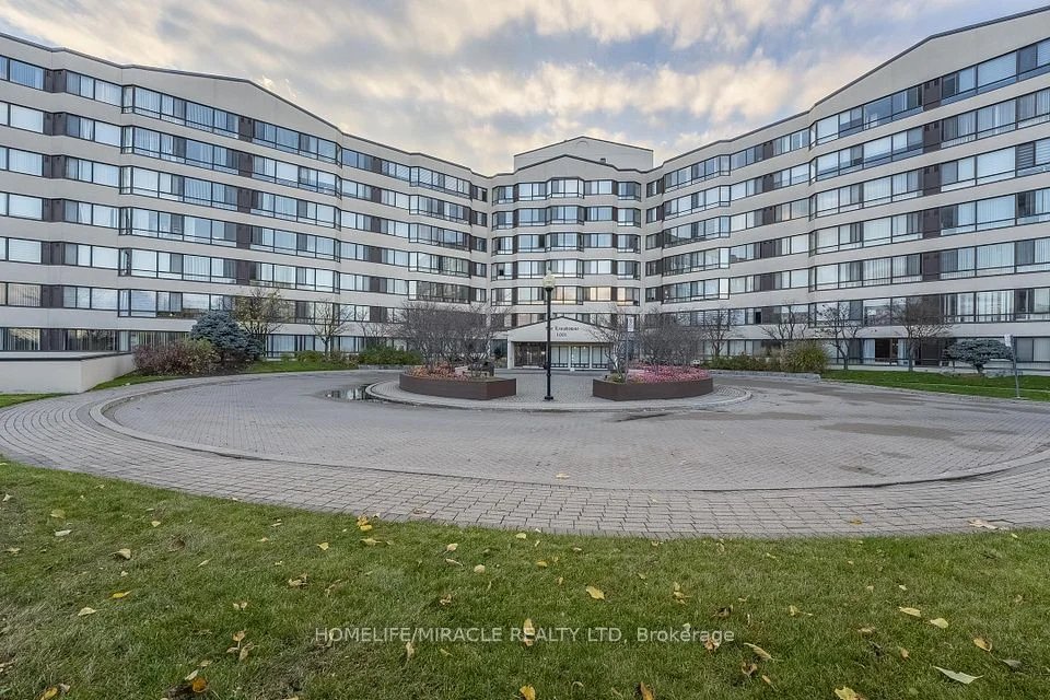 1001 Cedarglen Gate 714, Mississauga, ON L5V 2X5