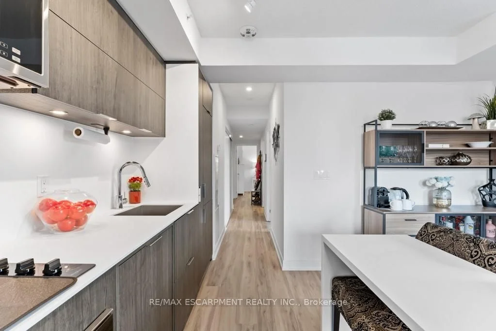 370 MARTHA Street 210, Burlington, ON L7R 0G9