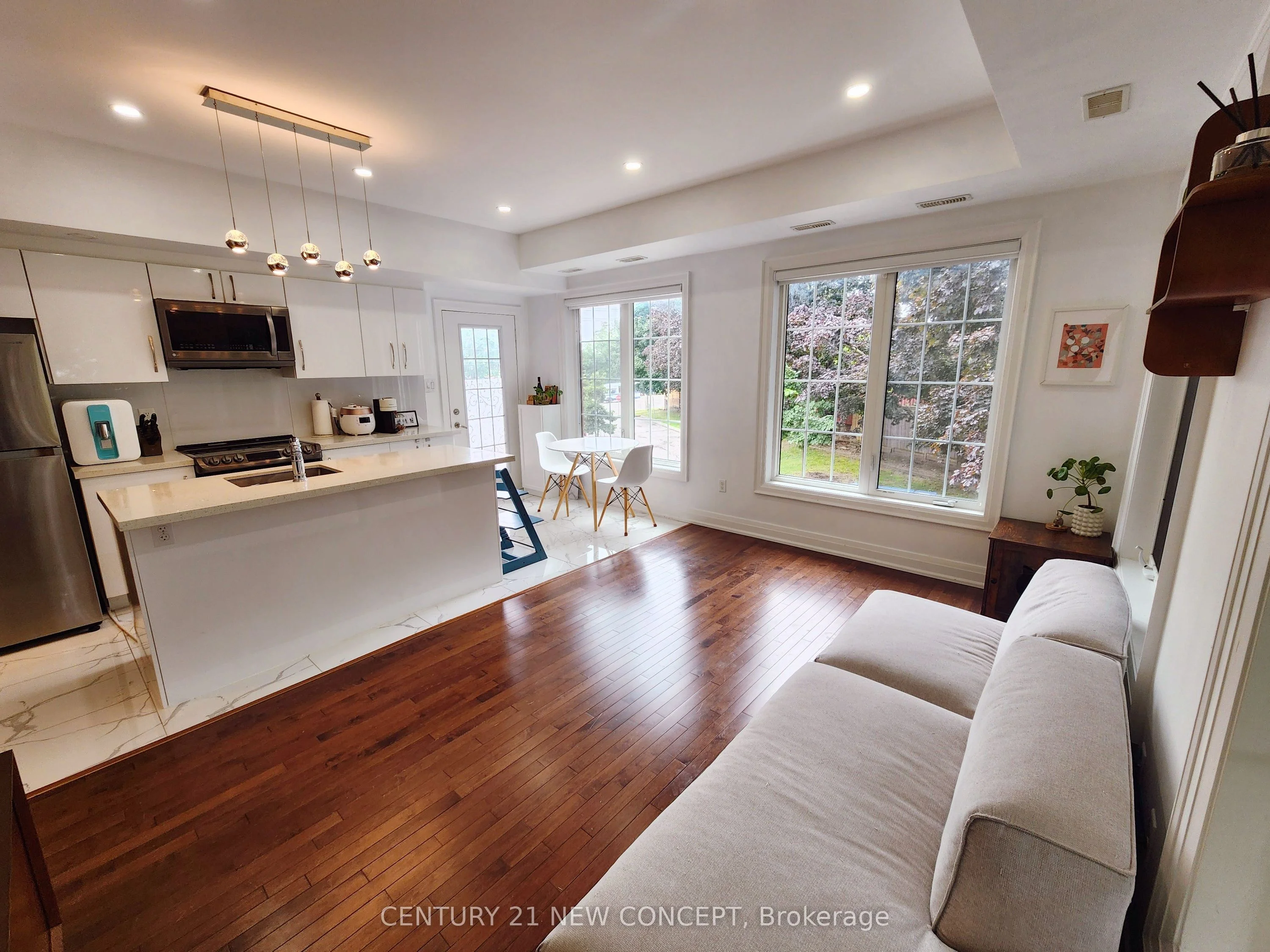 960 Bloor Street 206, Mississauga, On L4y 2n1