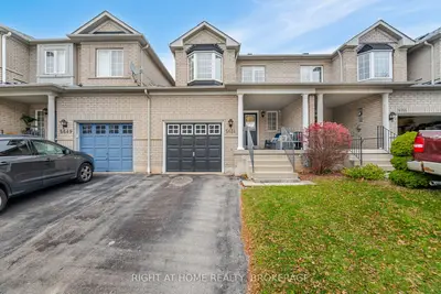 Att/Row/Townhouse in Burlington