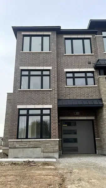 Att/Row/Townhouse in Milton