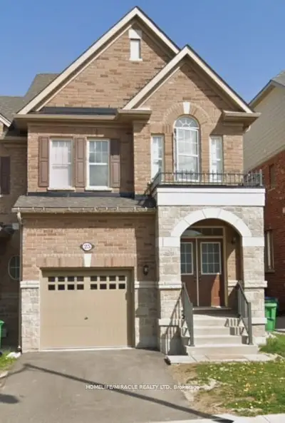 Att/Row/Townhouse in Brampton