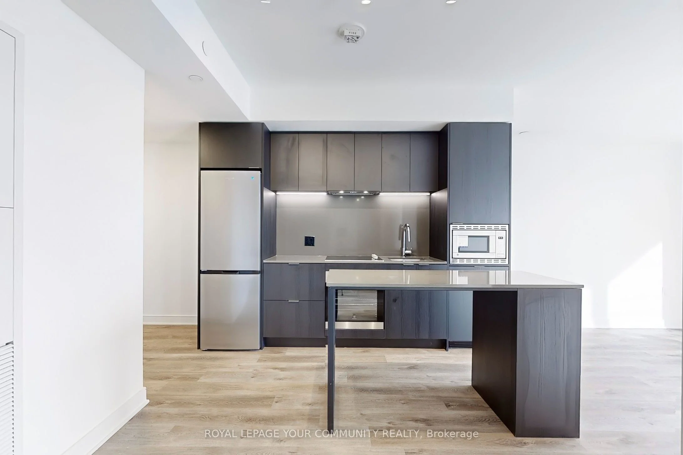 86 Dundas Street E 1621, Mississauga, ON L5A 1W4