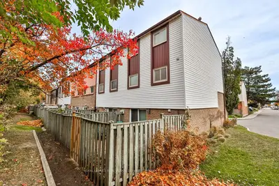 Condo Townhouse in Mississauga