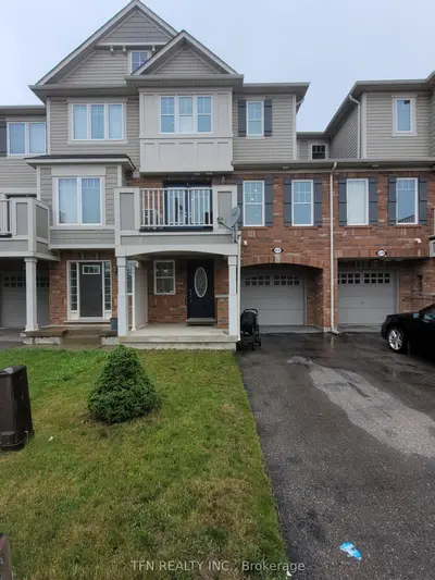 Att/Row/Townhouse in Milton