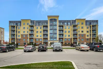 Condo Apartment in Milton