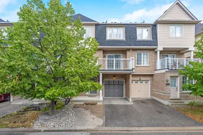 Att/Row/Townhouse in Milton