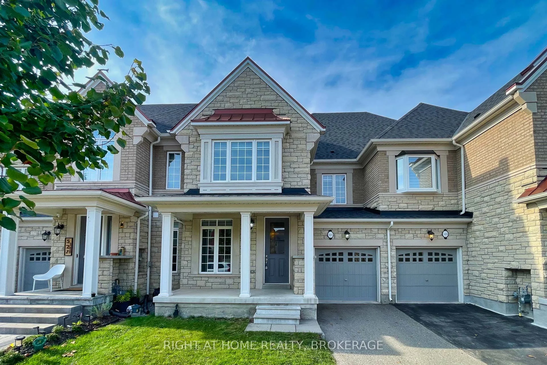 Att/Row/Townhouse in Oakville