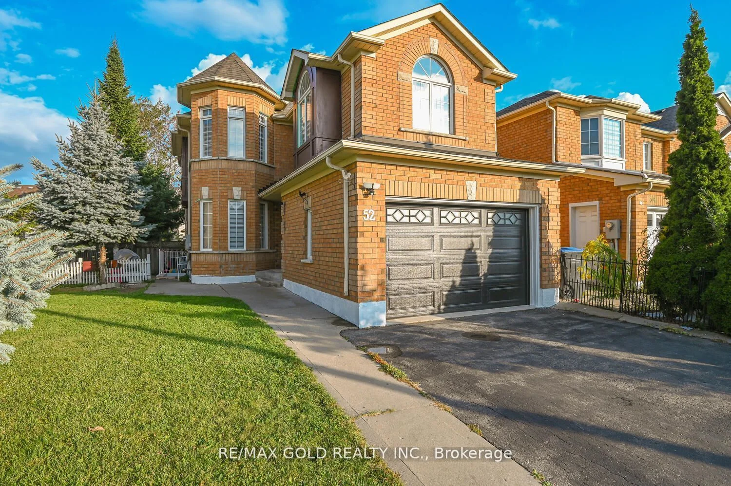 Att/Row/Townhouse in Brampton