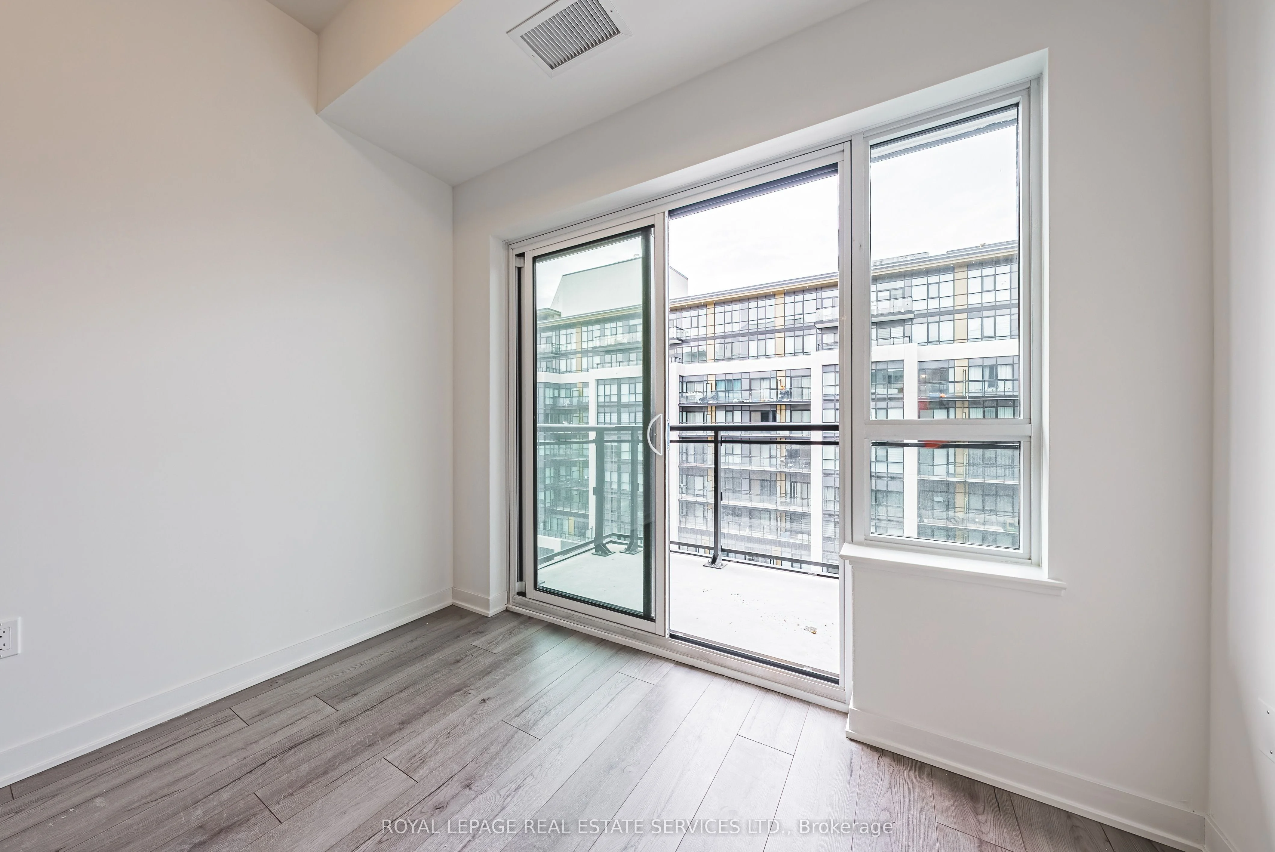 395 DUNDAS Street W 721, Oakville, ON L6M 0R8