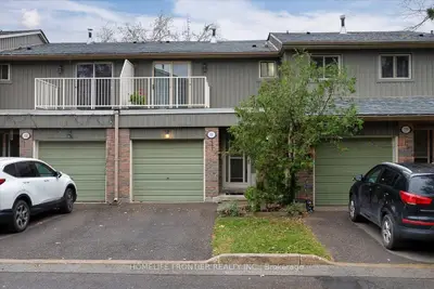 Condo Townhouse in Mississauga