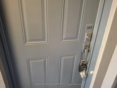 Condo Townhouse in Burlington