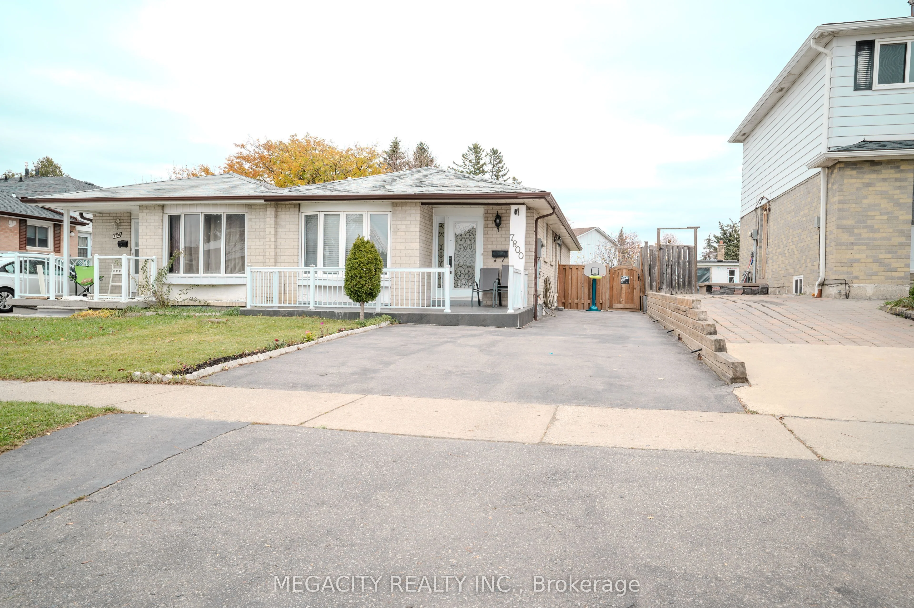 7800 Priory Crescent E, Mississauga, On L4t 3h5