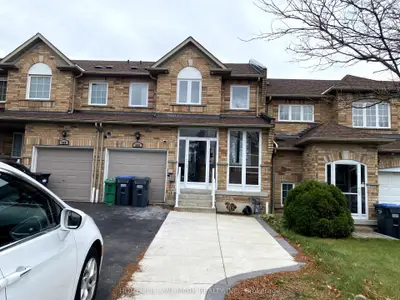 Att/Row/Townhouse in Mississauga