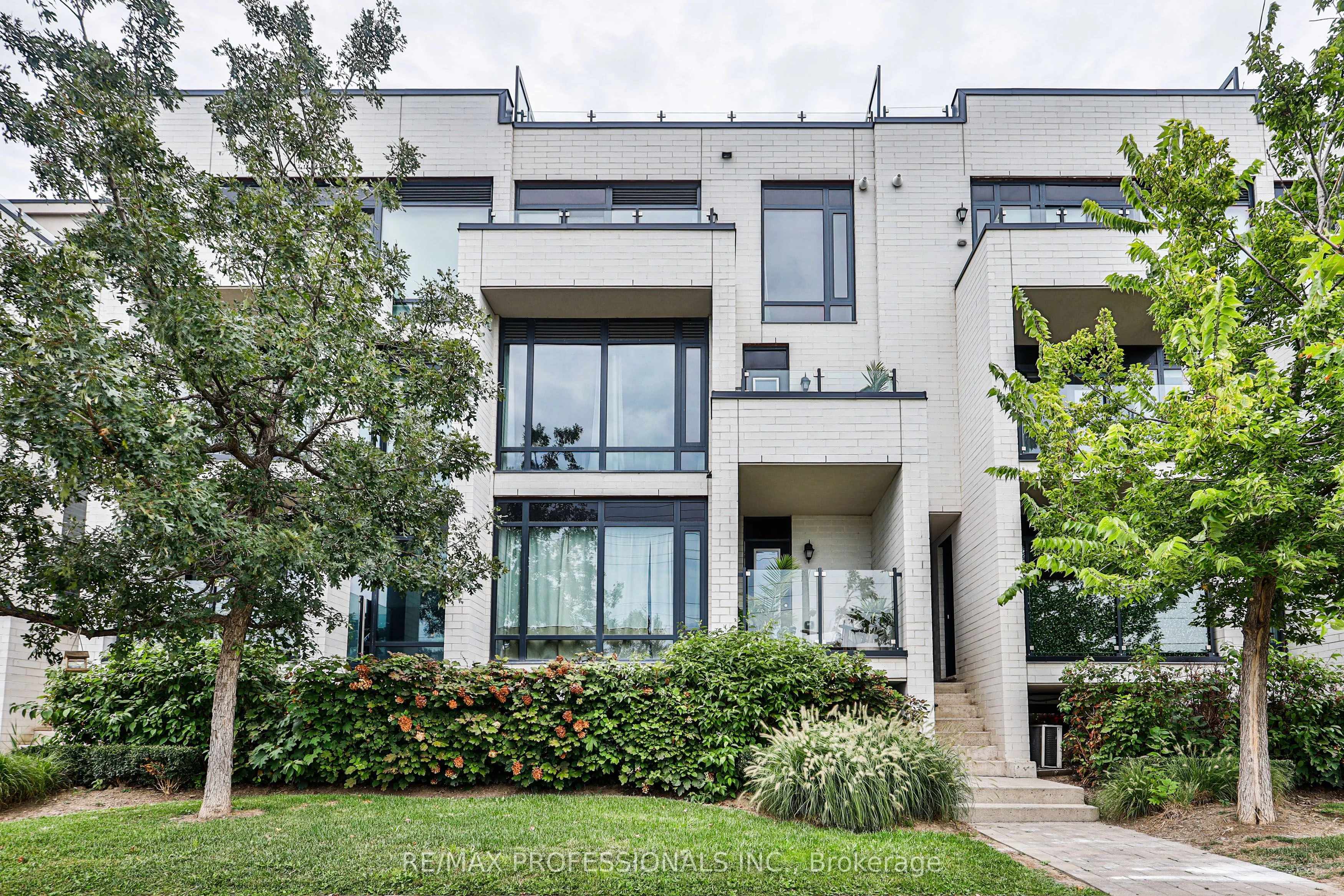 142 Widdicombe Hill Boulevard 515, Toronto W09, On M9r 0a9