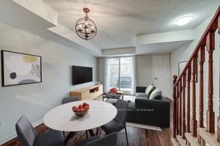 25 Elsie Lane 144, Toronto W02, On M6p 3n3