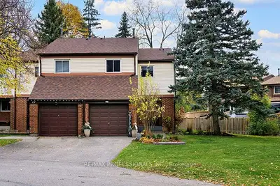 Condo Townhouse in Milton