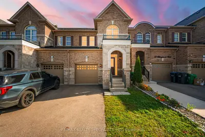 Att/Row/Townhouse in Brampton