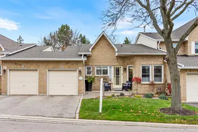 Condo Townhouse in Burlington