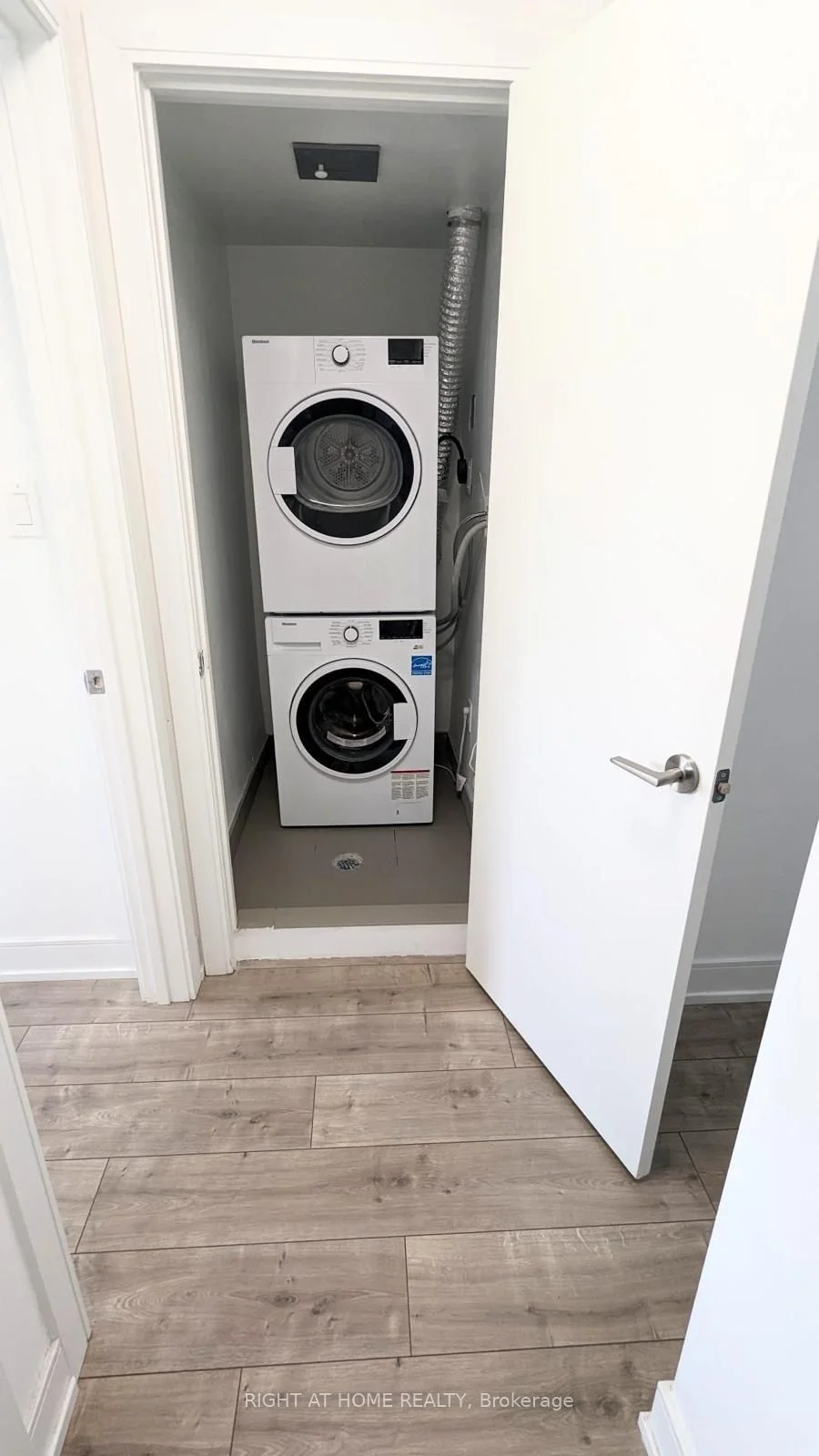 28 Marina Avenue 24, Toronto W06, ON M8W 1K3