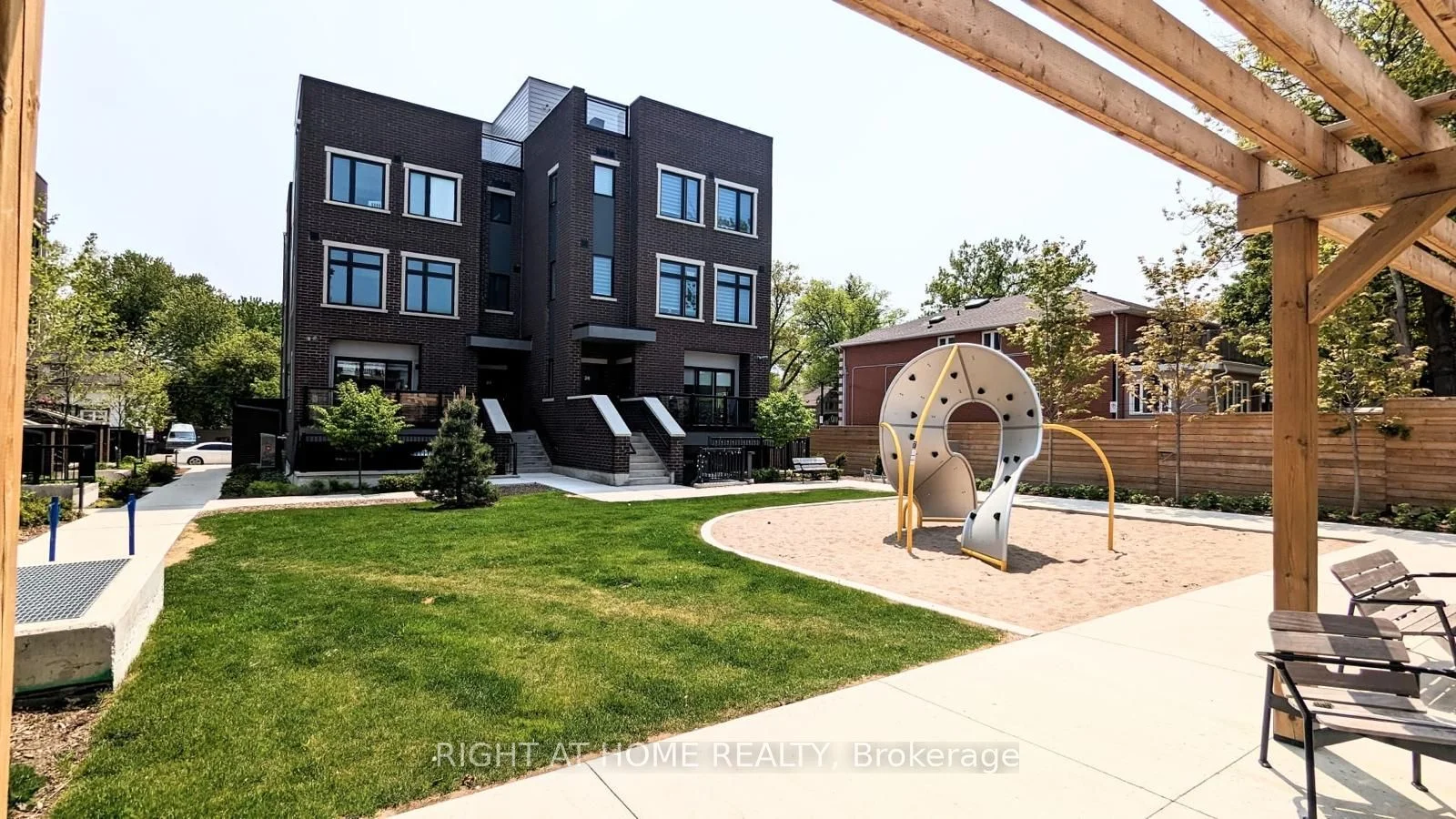 Condo Townhouse in Toronto