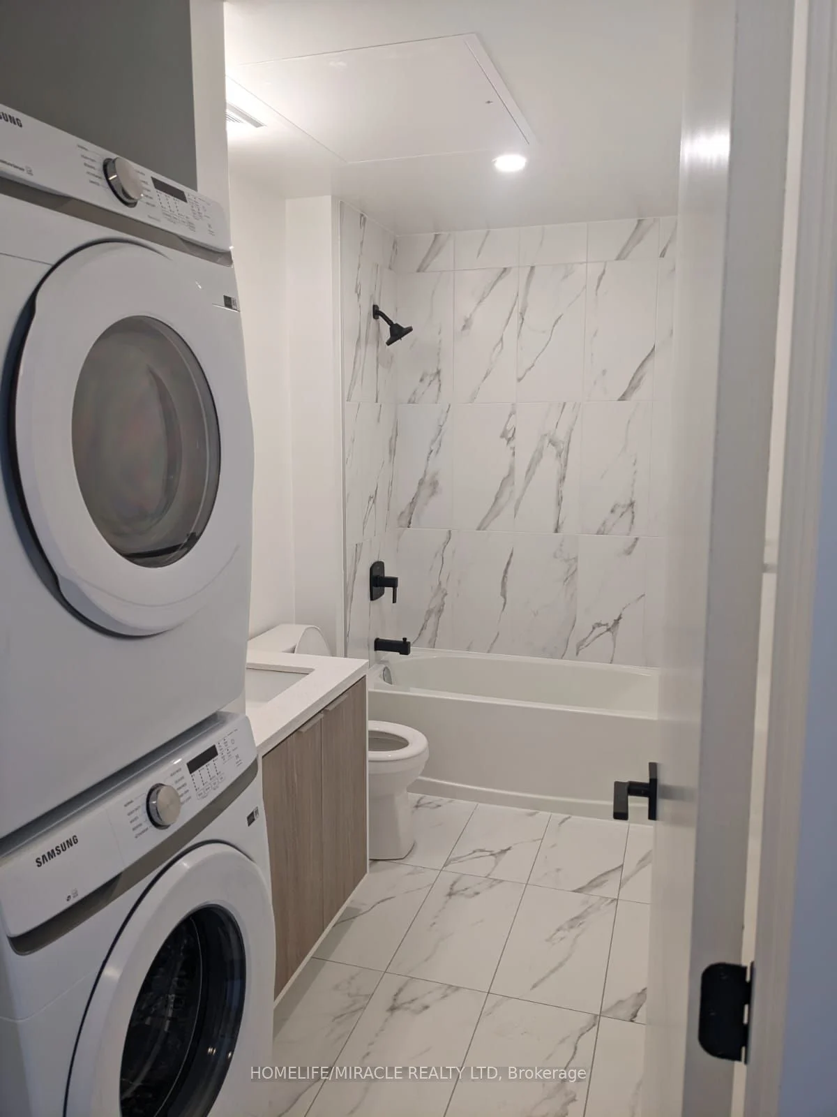 36 Zorra Street 1710, Toronto W08, ON M8Z 0G5
