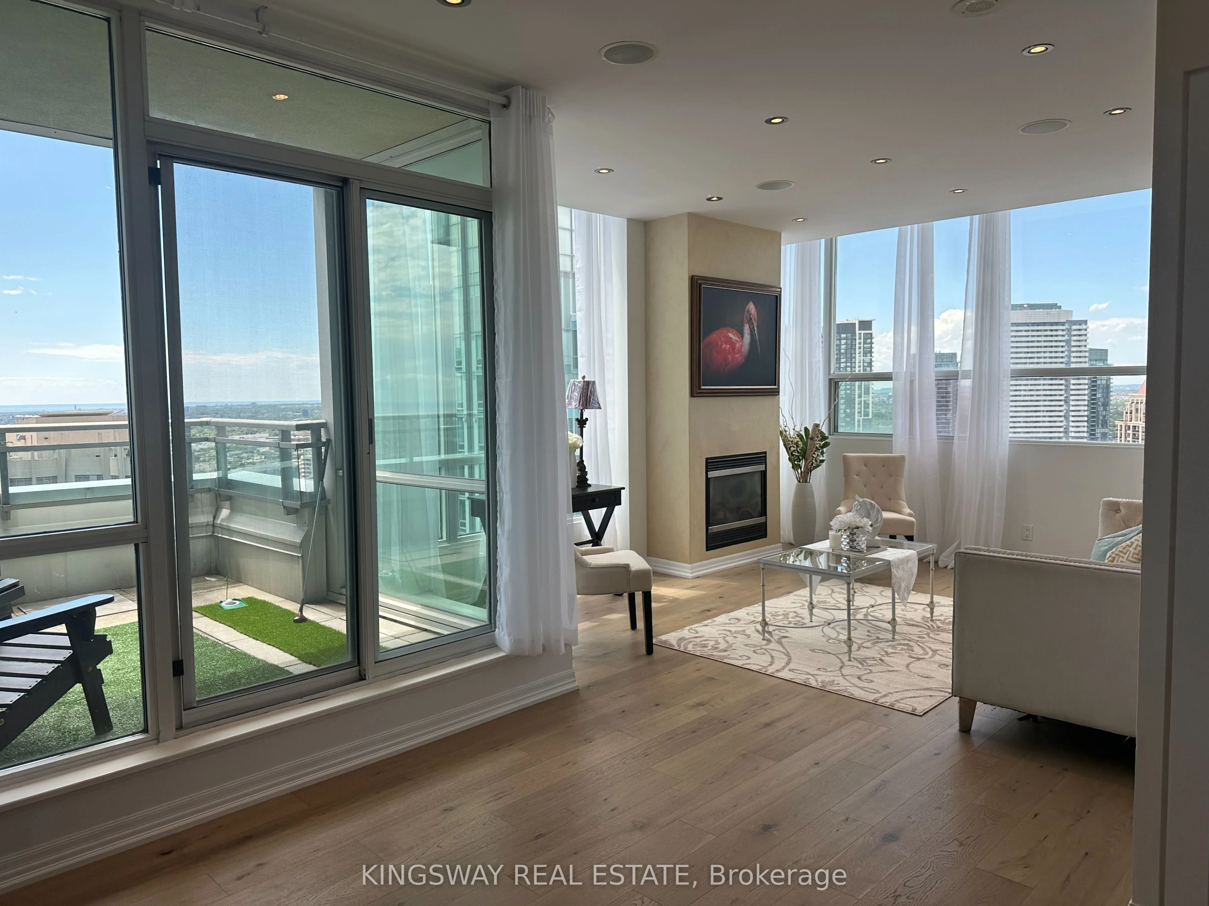 220 Burnhamthorpe Road W 3404, Mississauga, On L5b 4n4