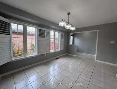Att/Row/Townhouse in Burlington