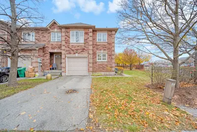 Condo Townhouse in Brampton