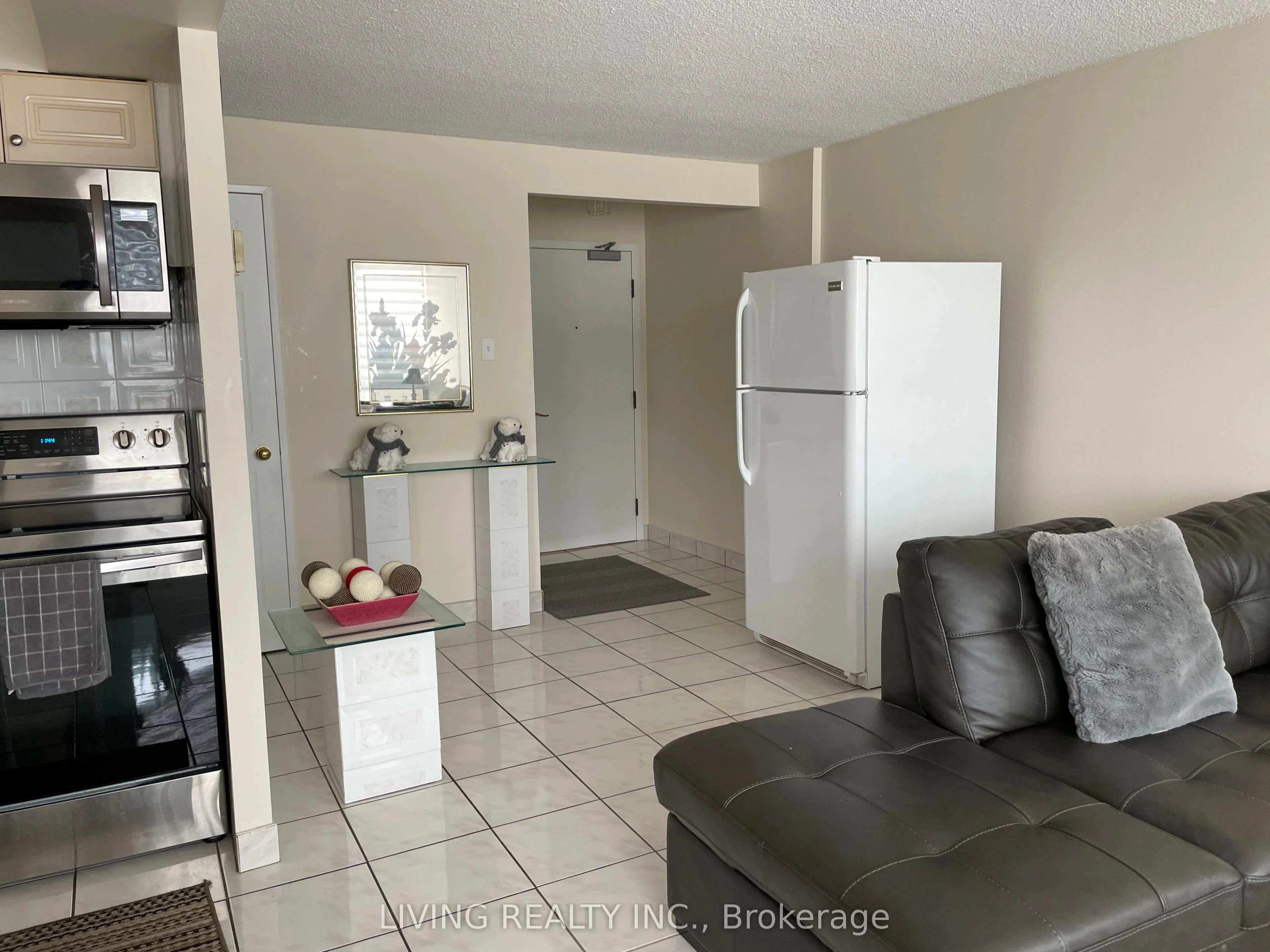 25 Fairview Road W 1101RmB, Mississauga, ON L5B 3Y8