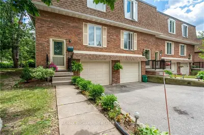 Condo Townhouse in Burlington
