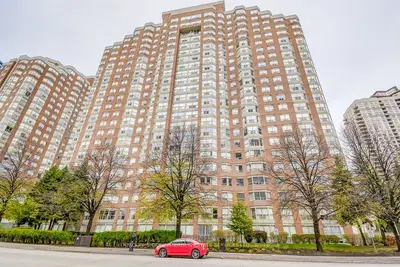 Condo Apartment in Mississauga