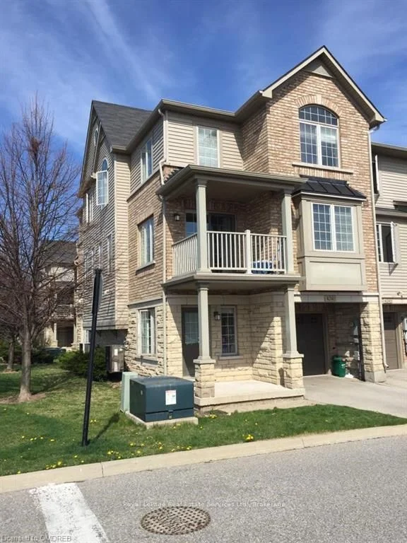 Att/Row/Townhouse in Burlington