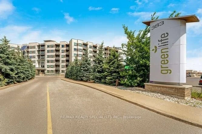 Condo Apartment in Milton
