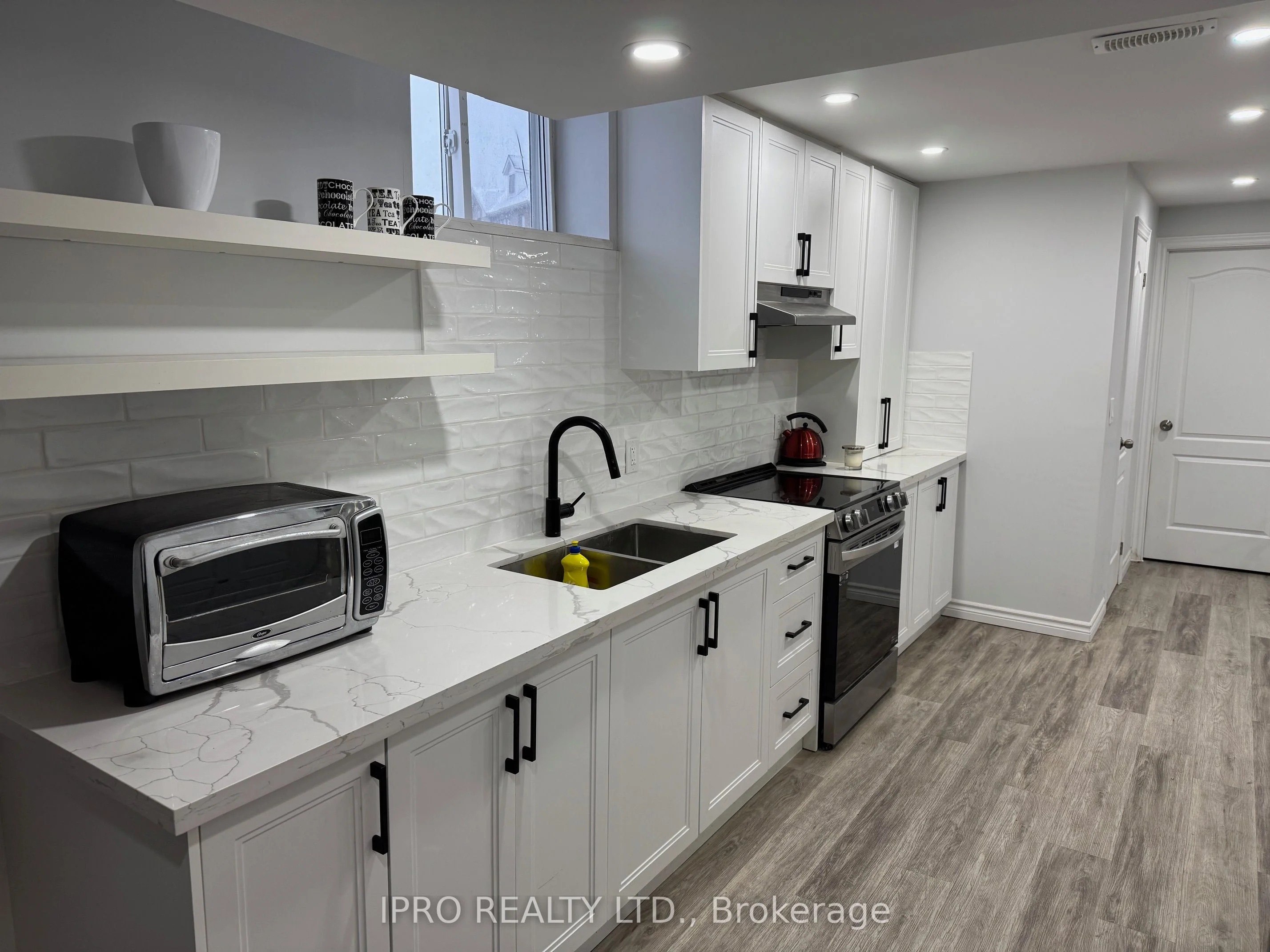 997 Francine Crescent, Mississauga, ON L5V 0E2