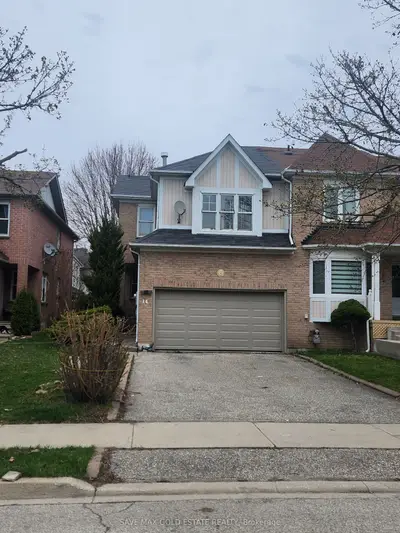 Att/Row/Townhouse in Brampton