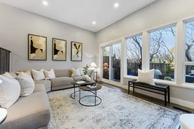 Condo Townhouse in Burlington