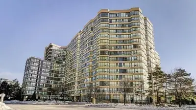 Common Element Condo in Mississauga