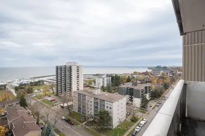 Condo Apartment in Oakville