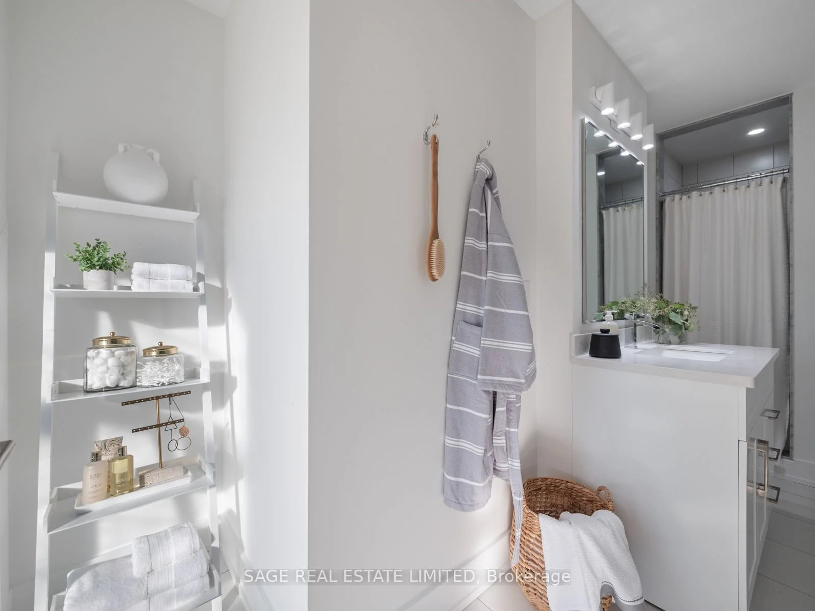 1183 Dufferin Street 101, Toronto W02, ON M6H 4B7